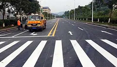 西安道路標(biāo)線施工多少錢一米？飛揚(yáng)市政價(jià)格合理
