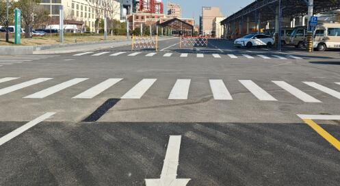 蘇州商業(yè)廣場(chǎng)地面劃線專家，包工包料打造智慧化通行空間